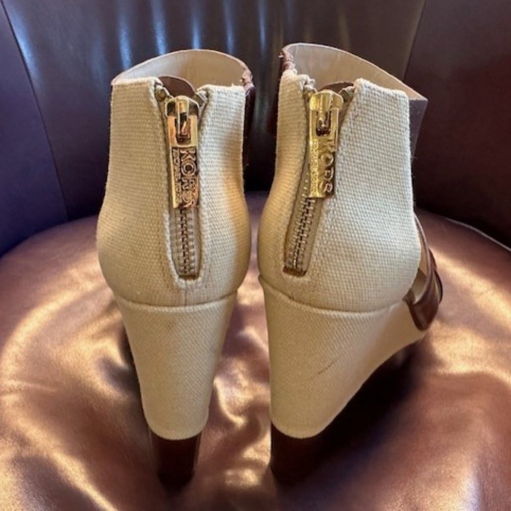 Michael Kors Wedge Sandle, size 8, only worn once - Picture 3 of 5